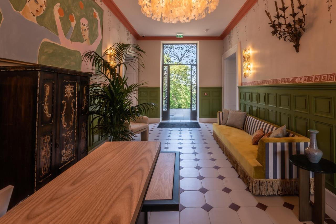 Chateau De - Luxurious & Hotel 4*