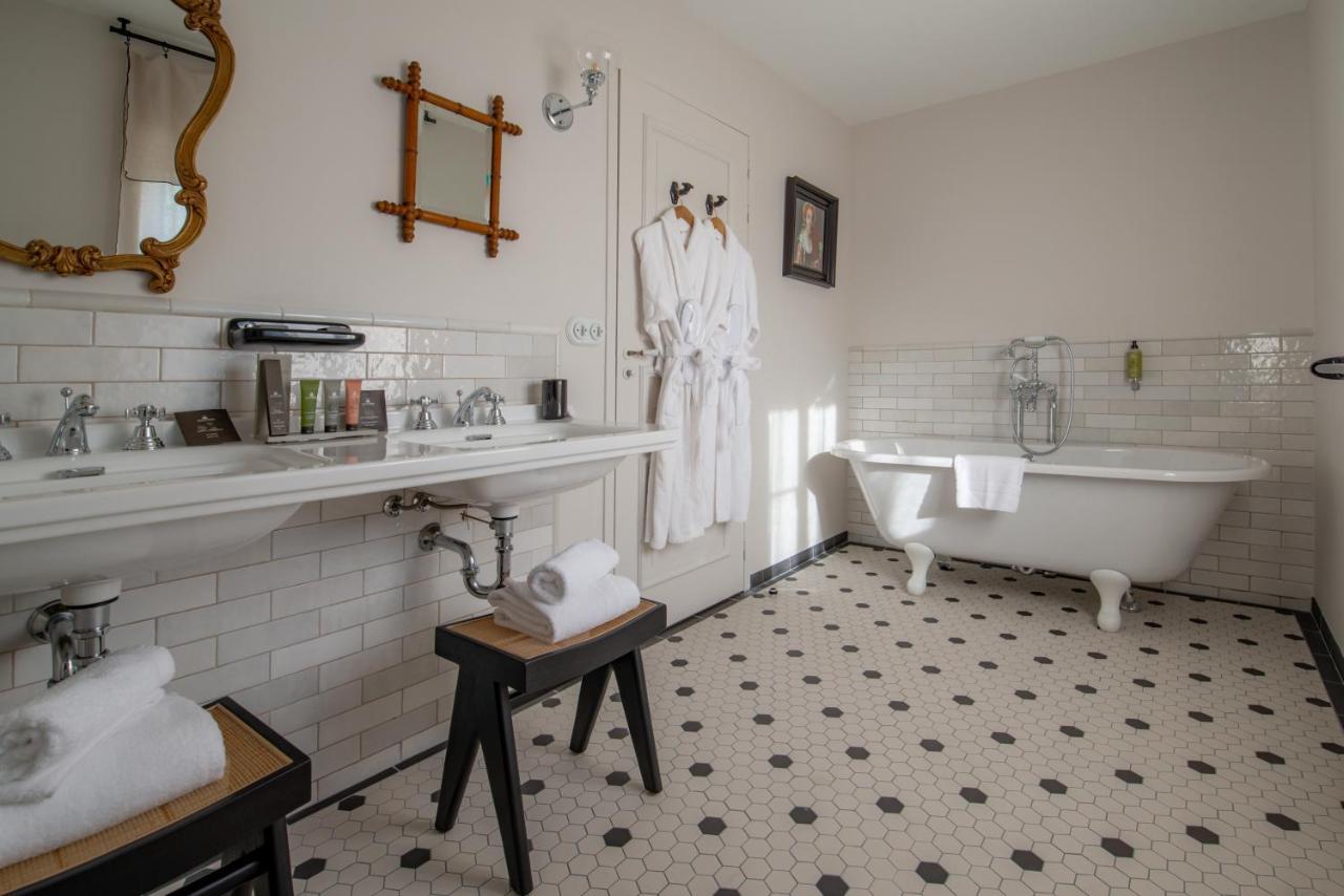 Chateau De - Luxurious & Hotel 4*