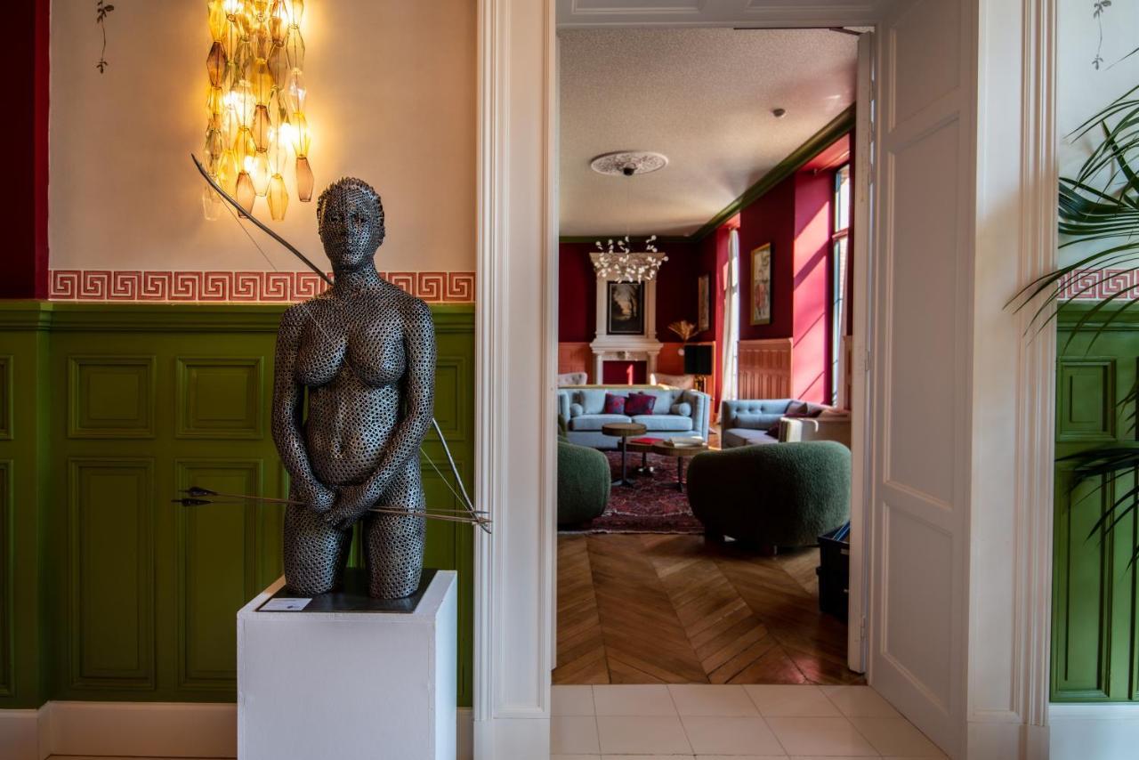 Chateau De - Luxurious & Hotel