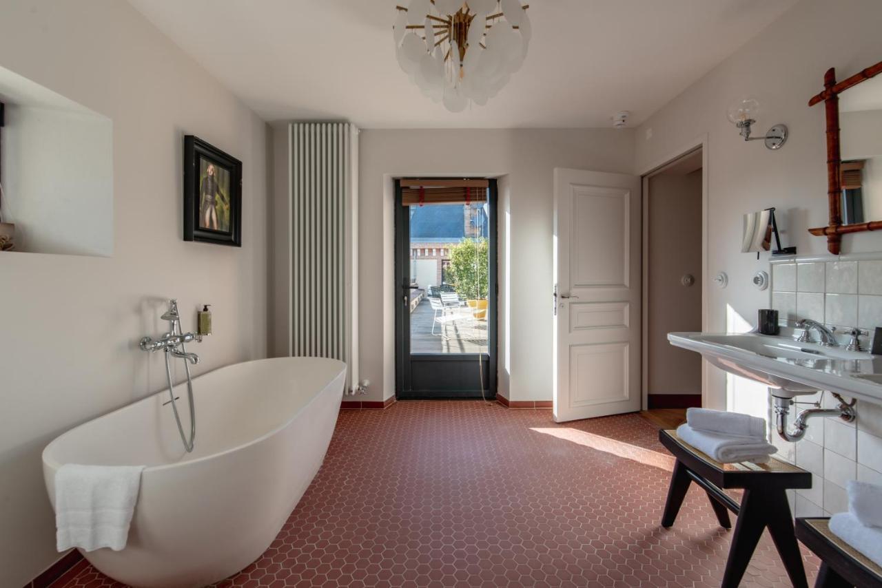 Chateau De - Luxurious & Hotel 4*
